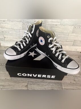 NIB Converse Leather Unisex All-Star Hi-Tops Retail $65